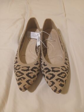 Old Navy Leopard Print Pointed Toe Flats - Beige and Black